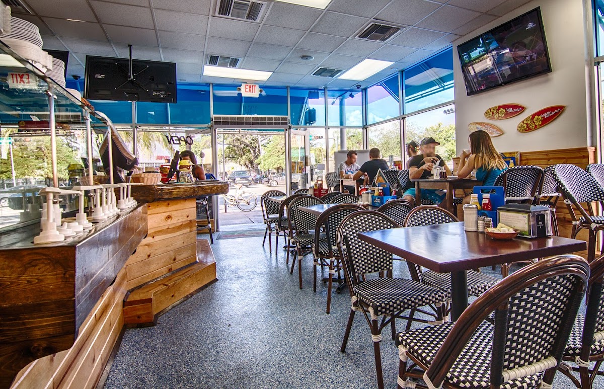 Deco Wings & Burgers